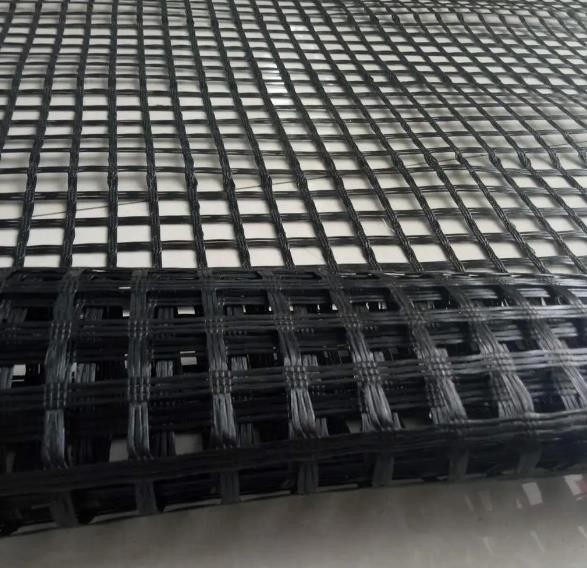 25.4*25.4mm Polyester Fiber Warp Knitted Geo Grid Mesh For Construction