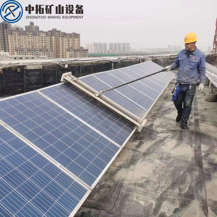 Hand Held Dry Brush Mode  Roof Solar Panel Cleaning Machine For Photovoltaic