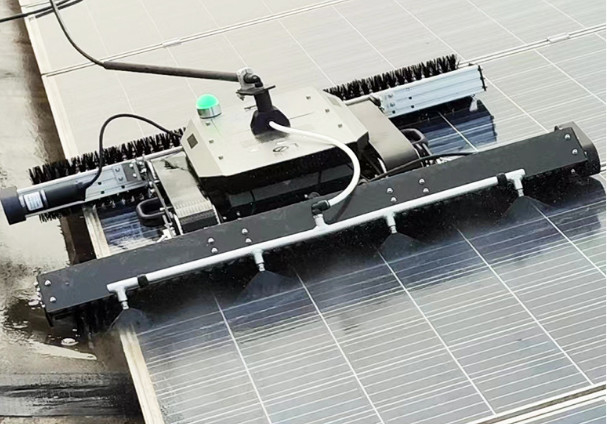 automatic clean solar panels machine